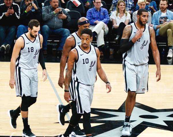 东契奇险受 东契奇险受